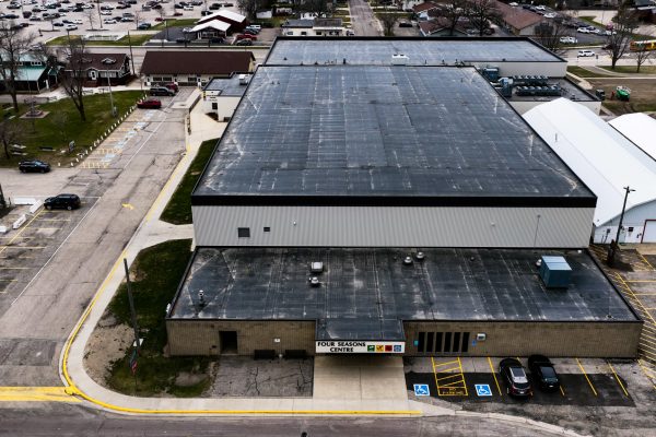 commercial roof of Steele County Four Seasons Centre