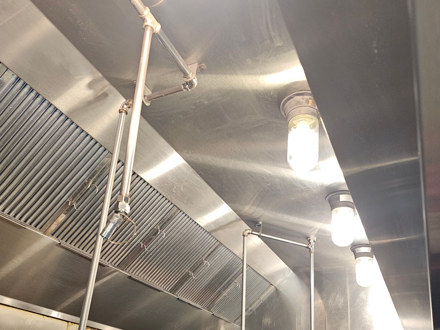 clean kitchen hood